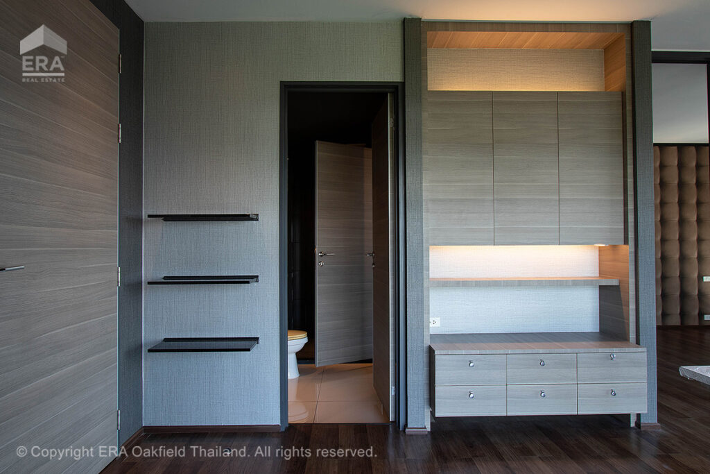 Condominium in the heart of Rayong city, quiet atmosphere, with full amenities (large room)