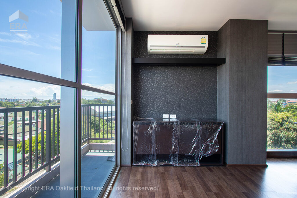 Condominium in the heart of Rayong city, quiet atmosphere, with full amenities (large room)