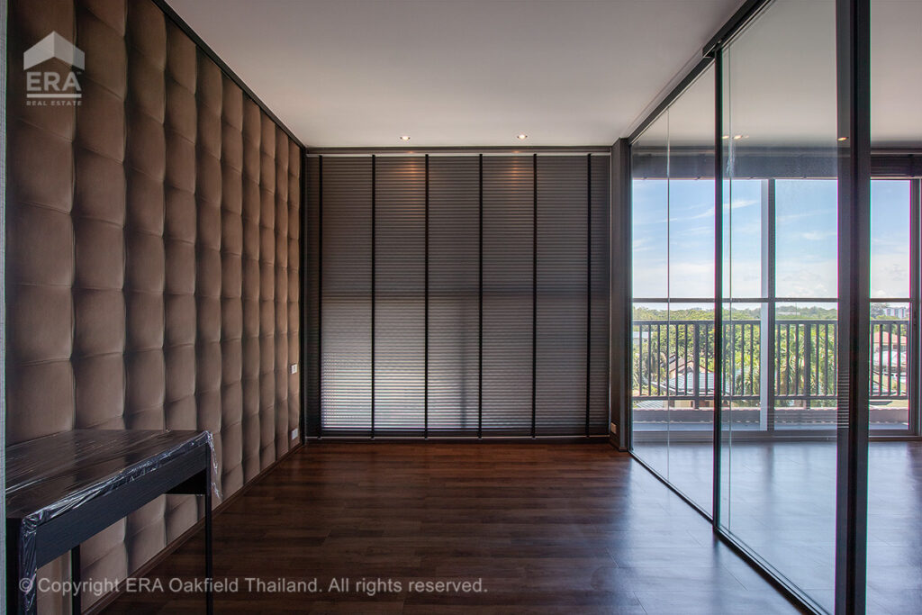 Condominium in the heart of Rayong city, quiet atmosphere, with full amenities (large room)