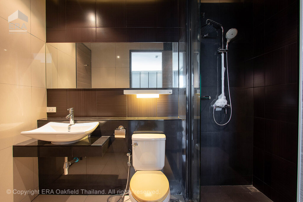 Condominium in the heart of Rayong city, quiet atmosphere, with full amenities (large room)