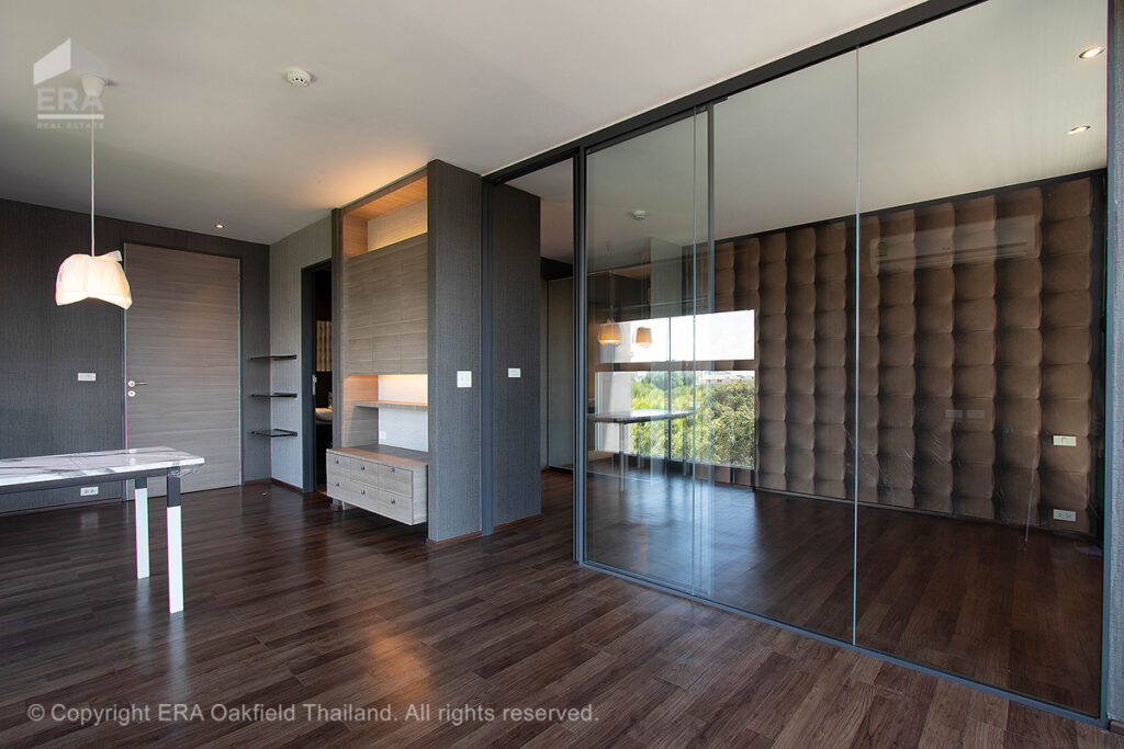 Condominium in the heart of Rayong city, quiet atmosphere, with full amenities (large room)