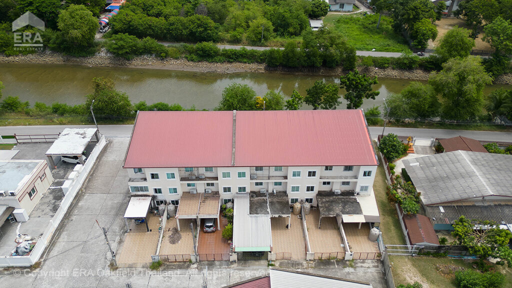 Kommersiell byggnad, utmärkt läge i hjärtat av Rayong City, nära skolor och bekvämligheter