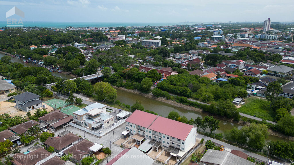 Kommersiell byggnad, utmärkt läge i hjärtat av Rayong City, nära skolor och bekvämligheter