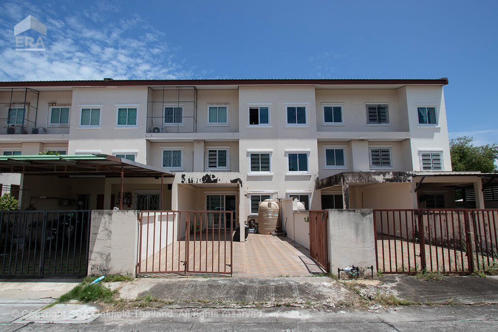 Kommersiell byggnad, utmärkt läge i hjärtat av Rayong City, nära skolor och bekvämligheter