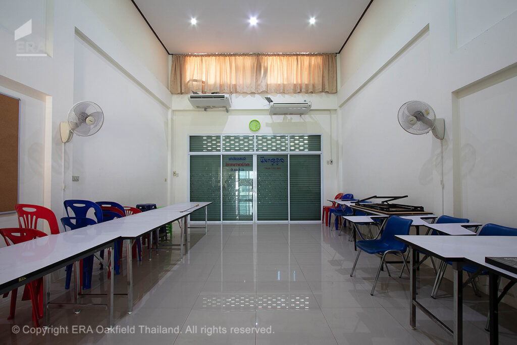 Kommersiell byggnad, utmärkt läge i hjärtat av Rayong City, nära skolor och bekvämligheter