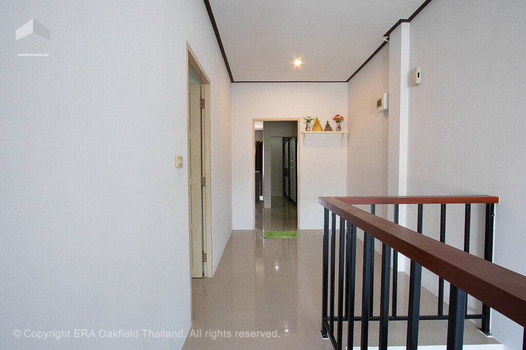 Kommersiell byggnad, utmärkt läge i hjärtat av Rayong City, nära skolor och bekvämligheter
