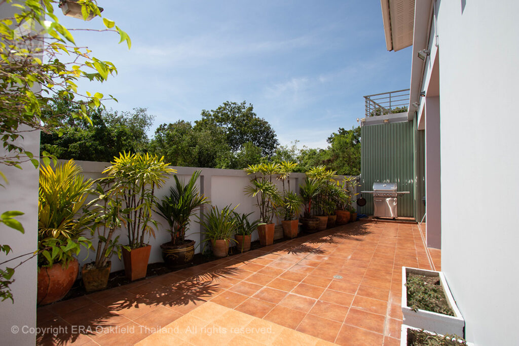 Spacious villa in Ban Chang with private swimming pool and excellent location