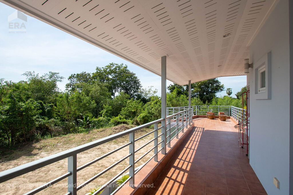 บ้านกลางเมืองบ้านฉางมีสระว่ายน้ำเดินทางสะดวก เหมาะกับลงทุน หรือซื้อไว้อยู่เอง