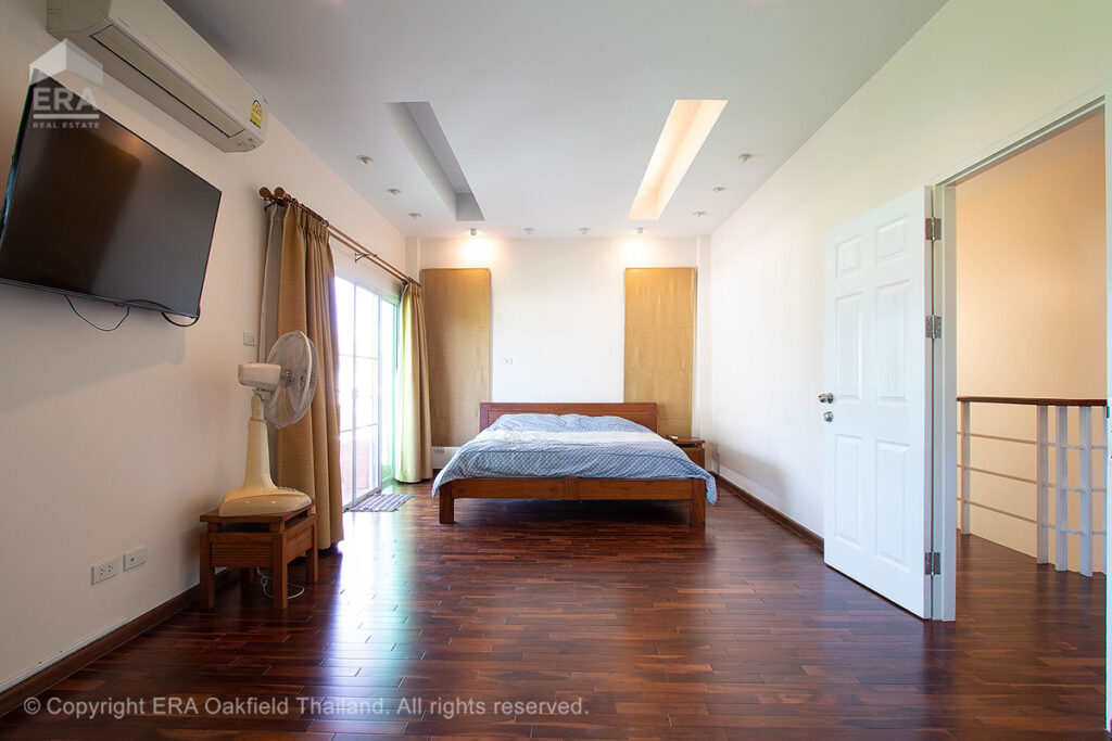 Spacious villa in Ban Chang with private swimming pool and excellent location