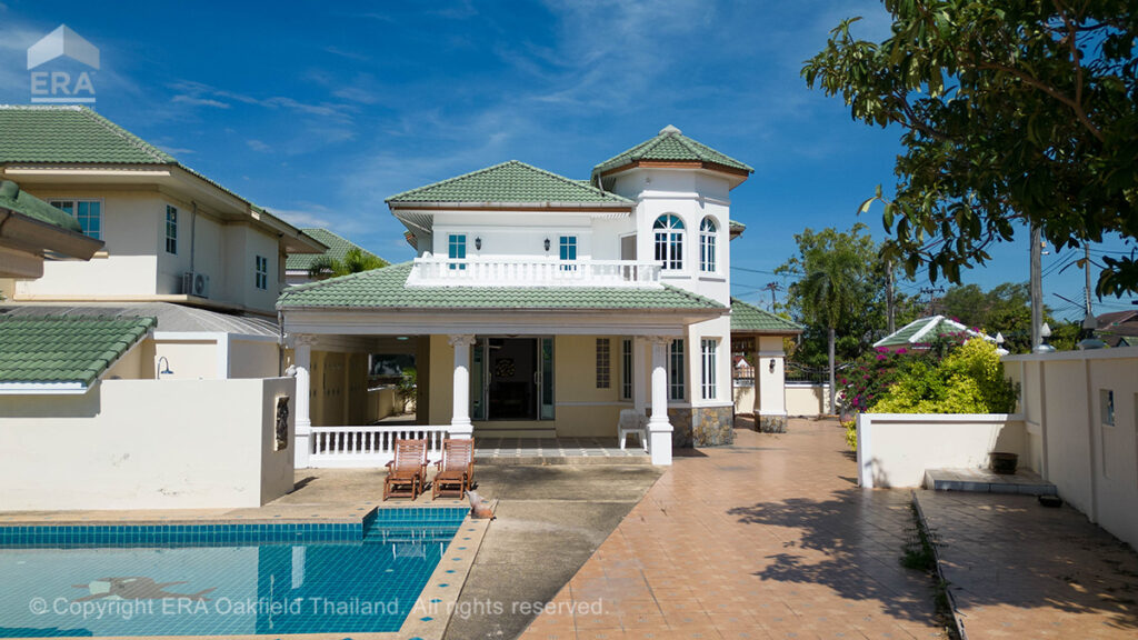 Fin villa med privat pool nära Rayong city