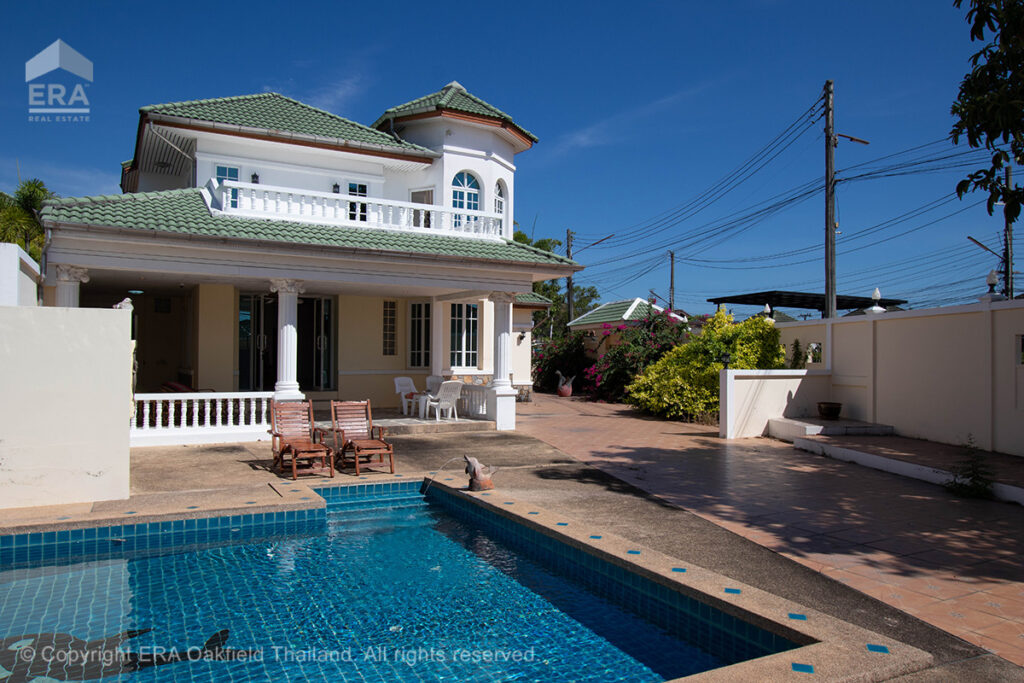 Fin villa med privat pool nära Rayong city