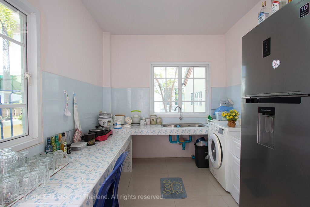 Fin villa med privat pool nära Rayong city