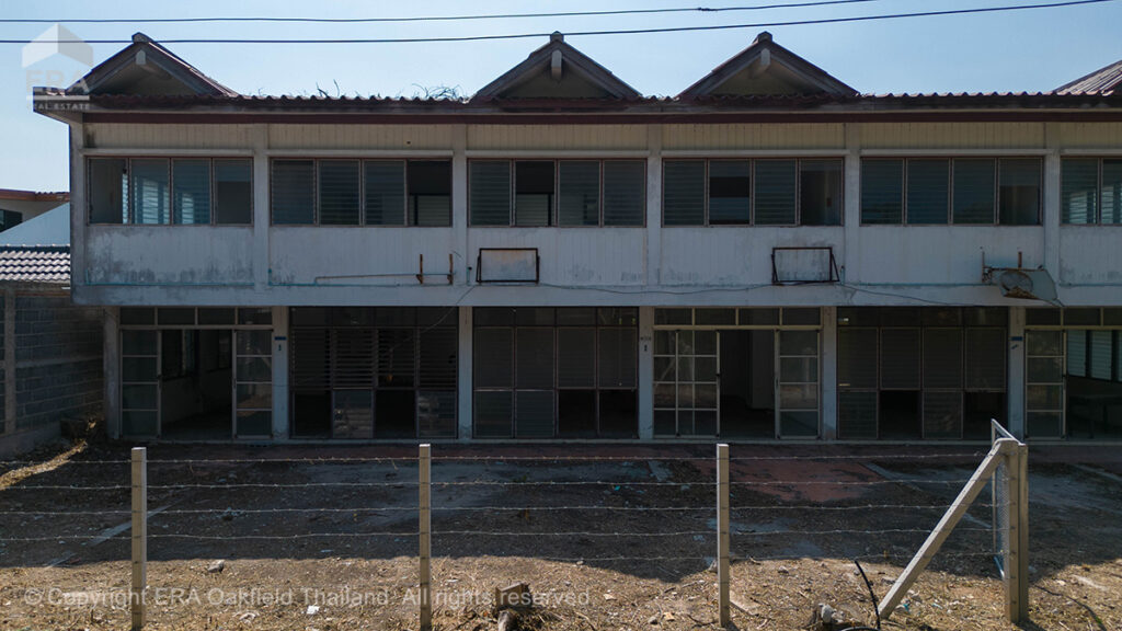 400sqm plot of land near the sea at a very good price.
