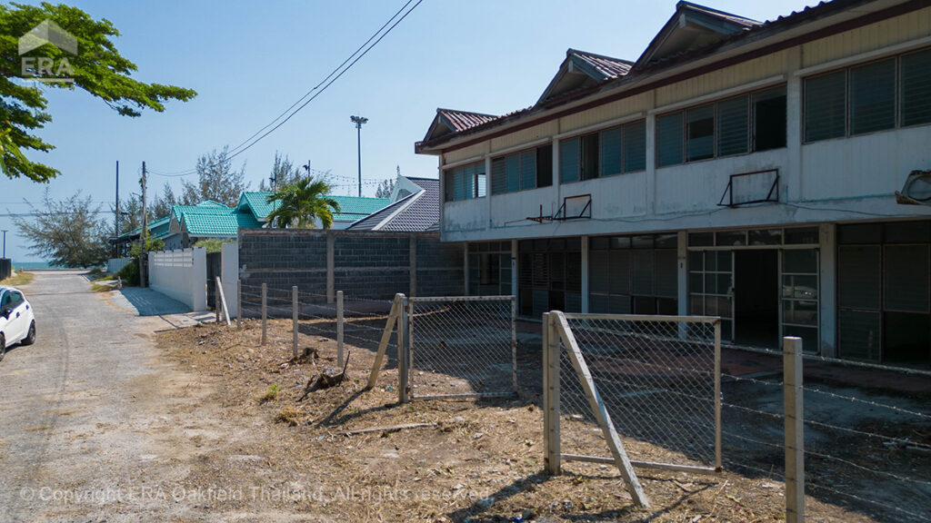 400sqm plot of land near the sea at a very good price.
