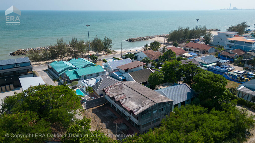 400sqm plot of land near the sea at a very good price.