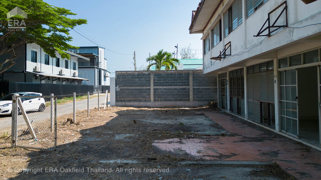 400sqm plot of land near the sea at a very good price.