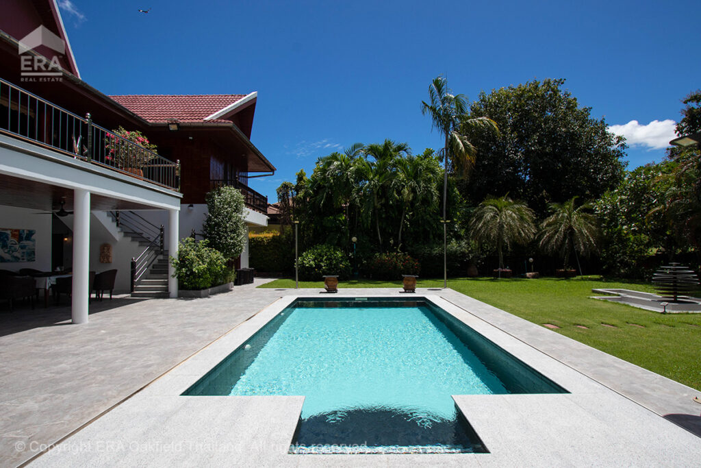 Exclusive villa with pool on large plot in Eastern Star Golf in Ban Chang