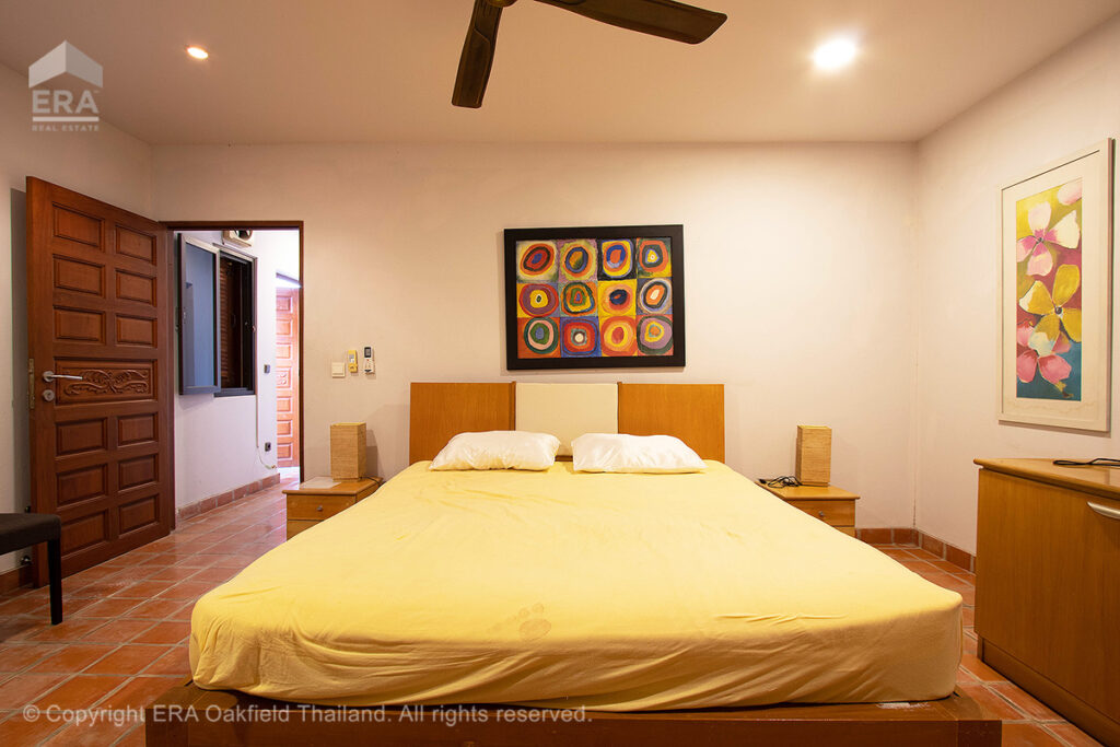 Exclusive villa with pool on large plot in Eastern Star Golf in Ban Chang