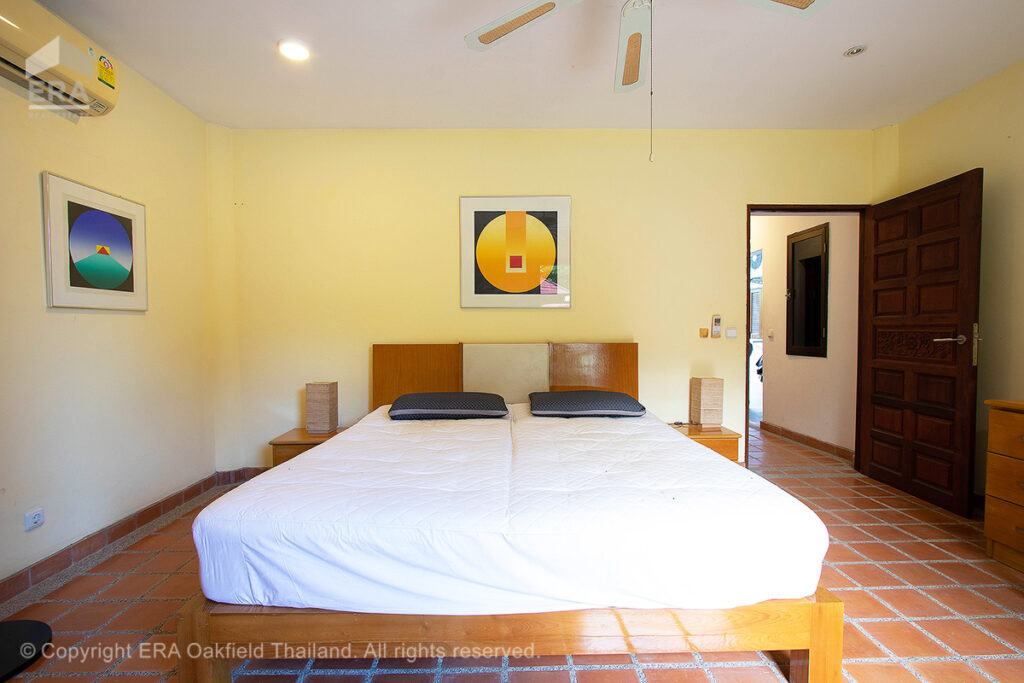 Exclusive villa with pool on large plot in Eastern Star Golf in Ban Chang
