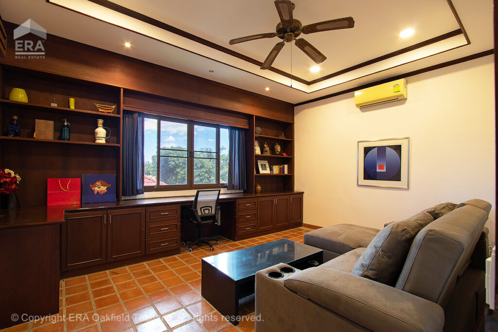 Exclusive villa with pool on large plot in Eastern Star Golf in Ban Chang