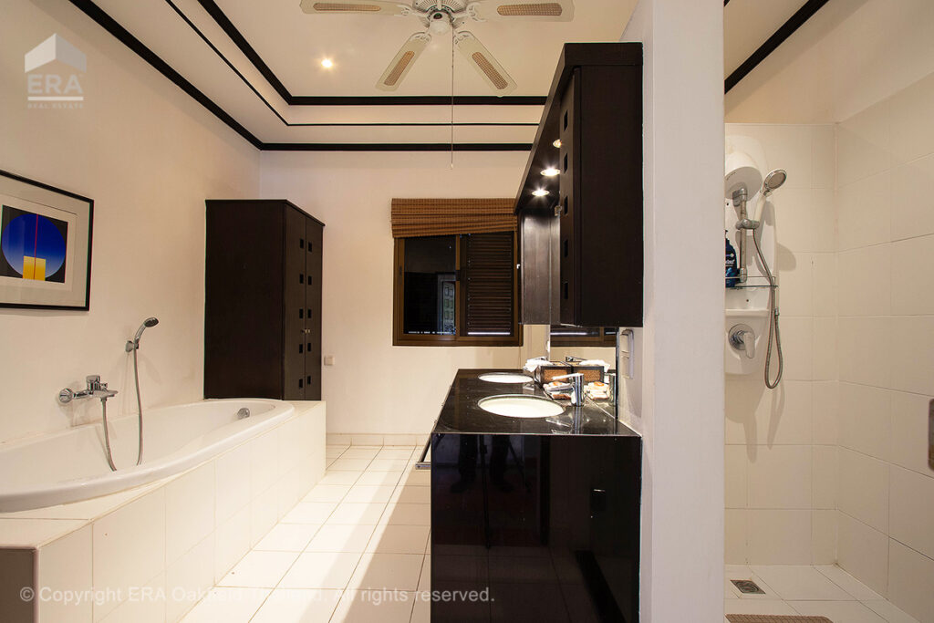 Exclusive villa with pool on large plot in Eastern Star Golf in Ban Chang