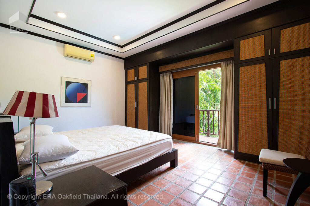 Exclusive villa with pool on large plot in Eastern Star Golf in Ban Chang