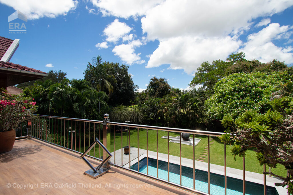 Exclusive villa with pool on large plot in Eastern Star Golf in Ban Chang