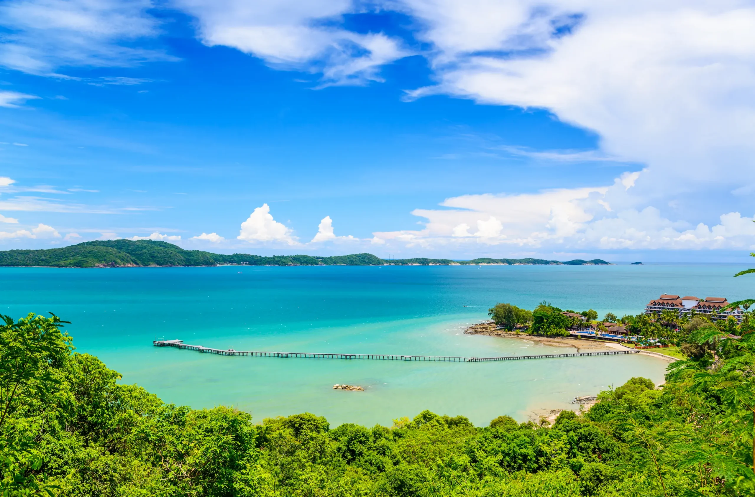 Flygfoto över en resort i Rayong
